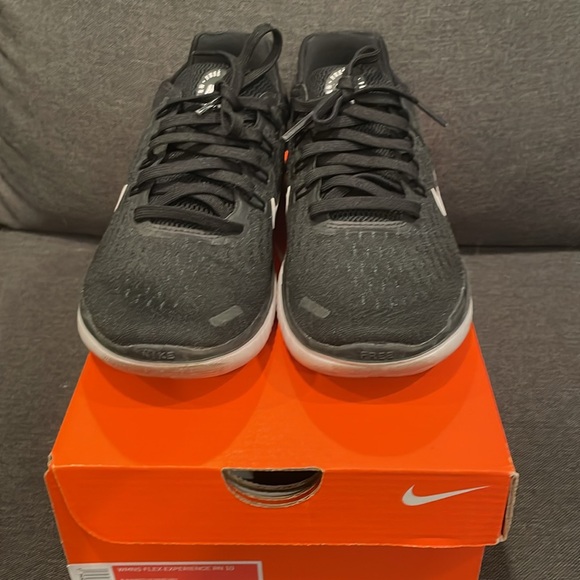 Price Cut! ⬇️ Women’s Nike Free Runs - Picture 2 of 8